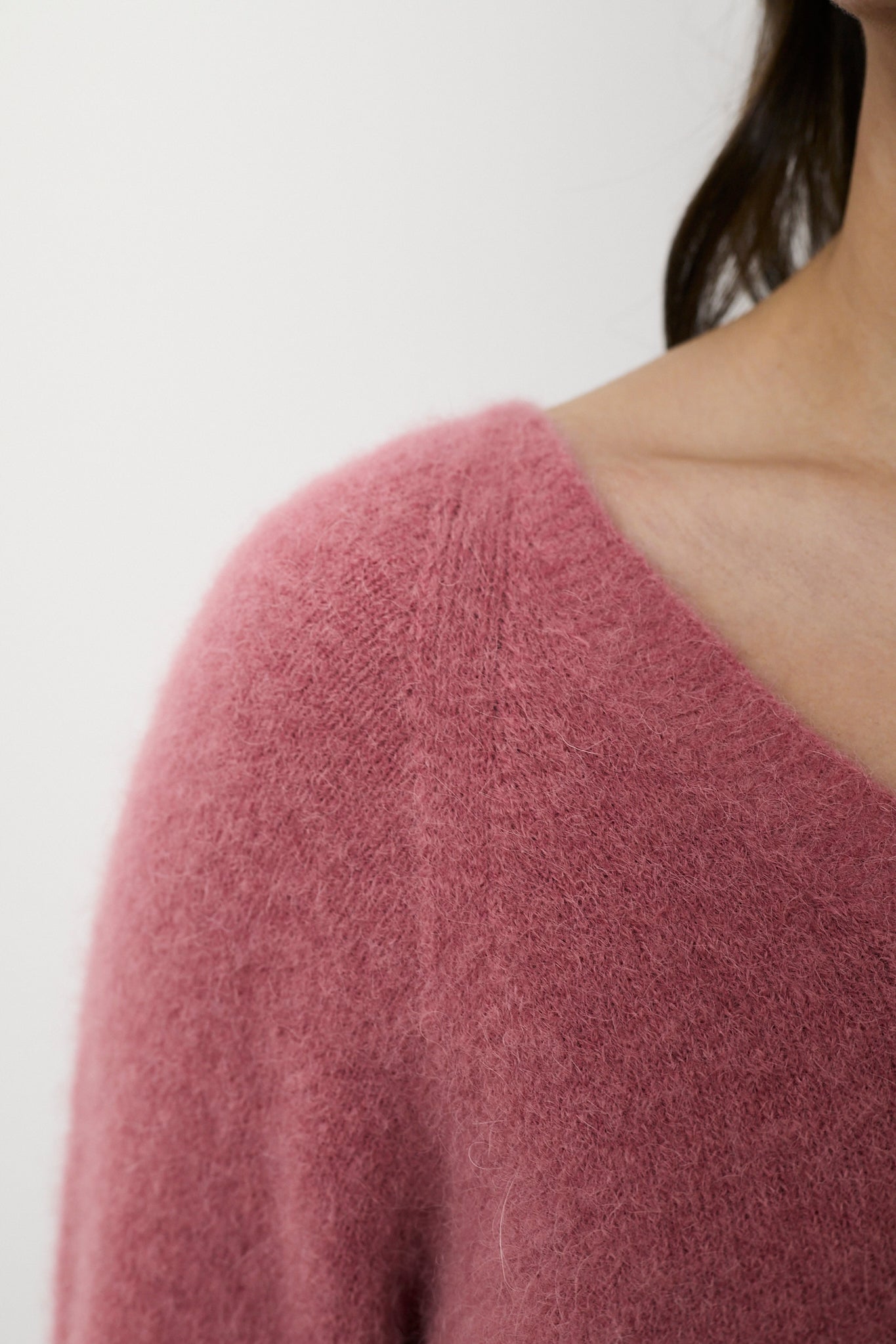 Jersey lana y alpaca rosa cuello pico Cuatro Islas