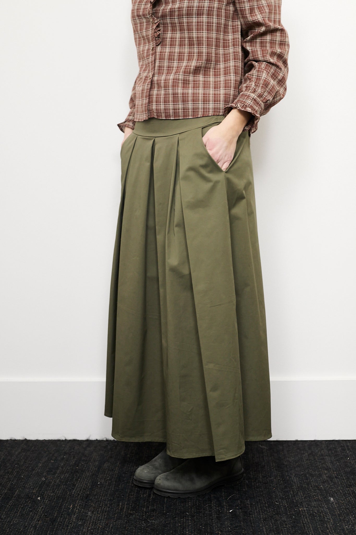 Falda larga tablas bolsillos verde Cuatro Islas