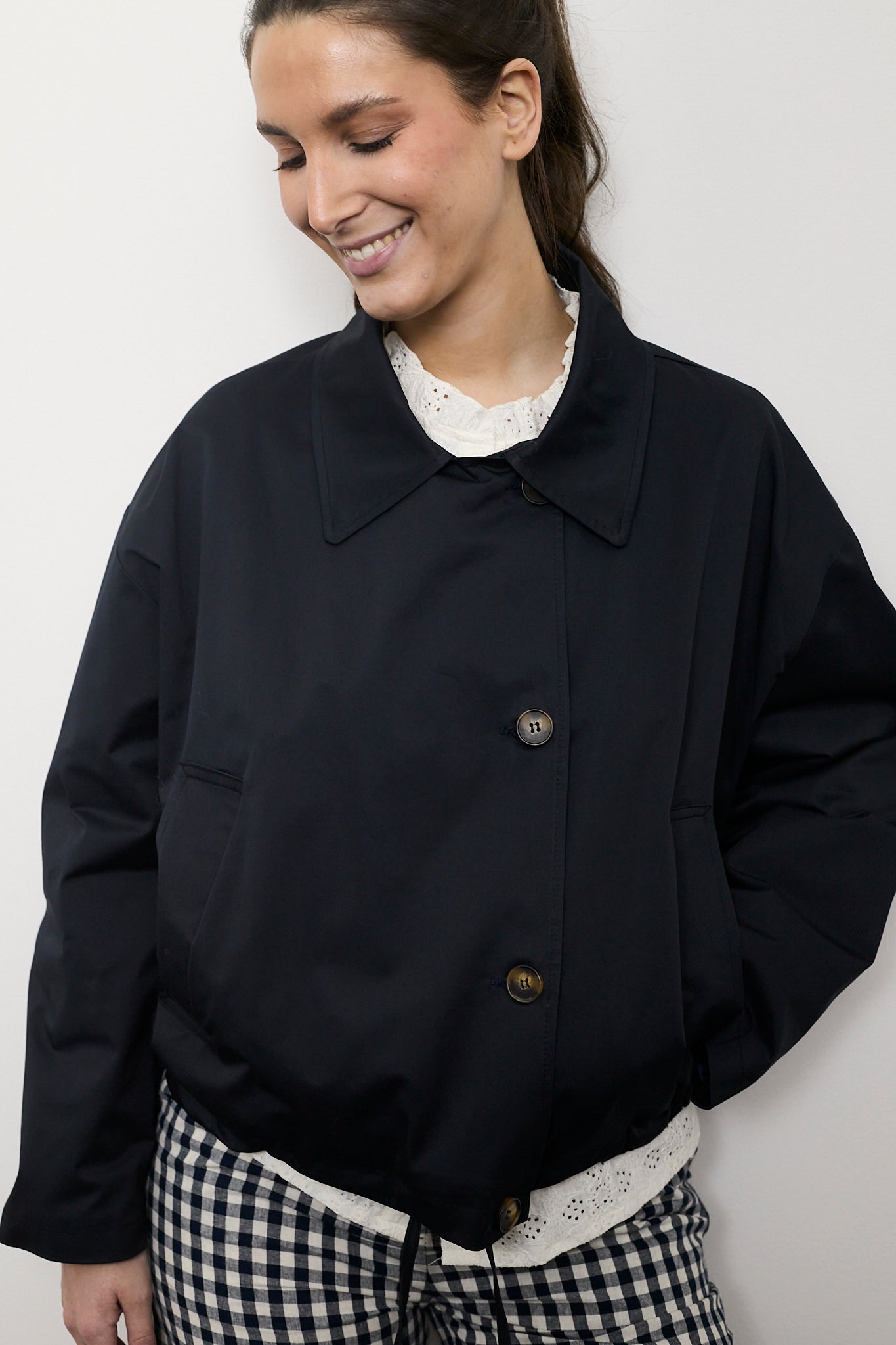 Parka corta botones cruzados azul marino Cuatro Islas